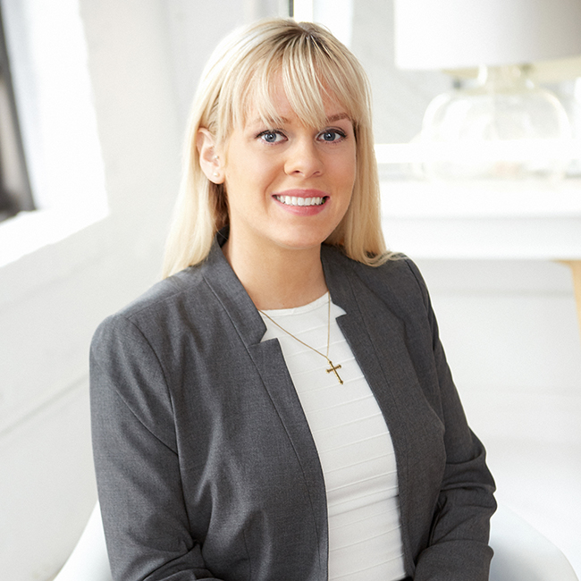Photograph of Baird & Warner agent Ashley Berke