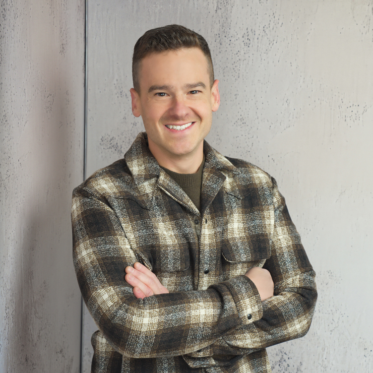 Headshot of Dan Straus