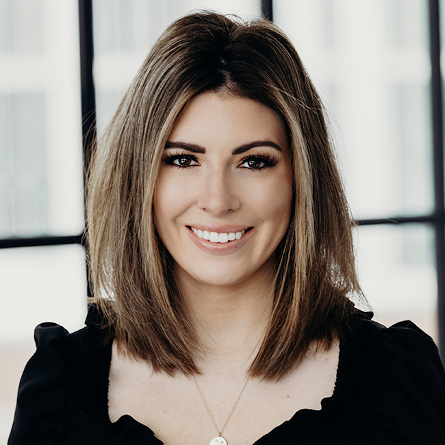 Photograph of Baird & Warner agent Heather Ditlevsen