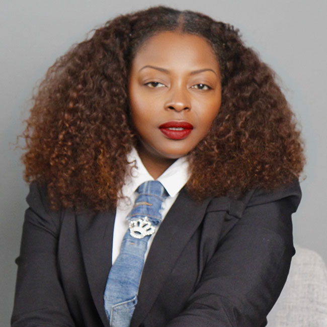 Photograph of Baird & Warner agent Heather Jones