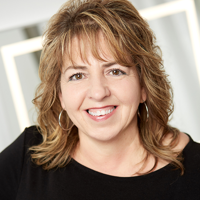 Photograph of Dream Town agent Lori Amundsen
