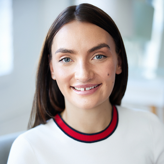 Photograph of Baird & Warner agent Lola Schalekamp